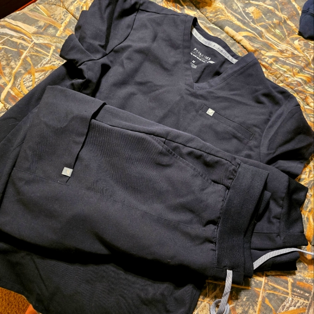Fabletic scrubs size medium